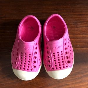 Toddler Native Jefferson shoes, size 4
